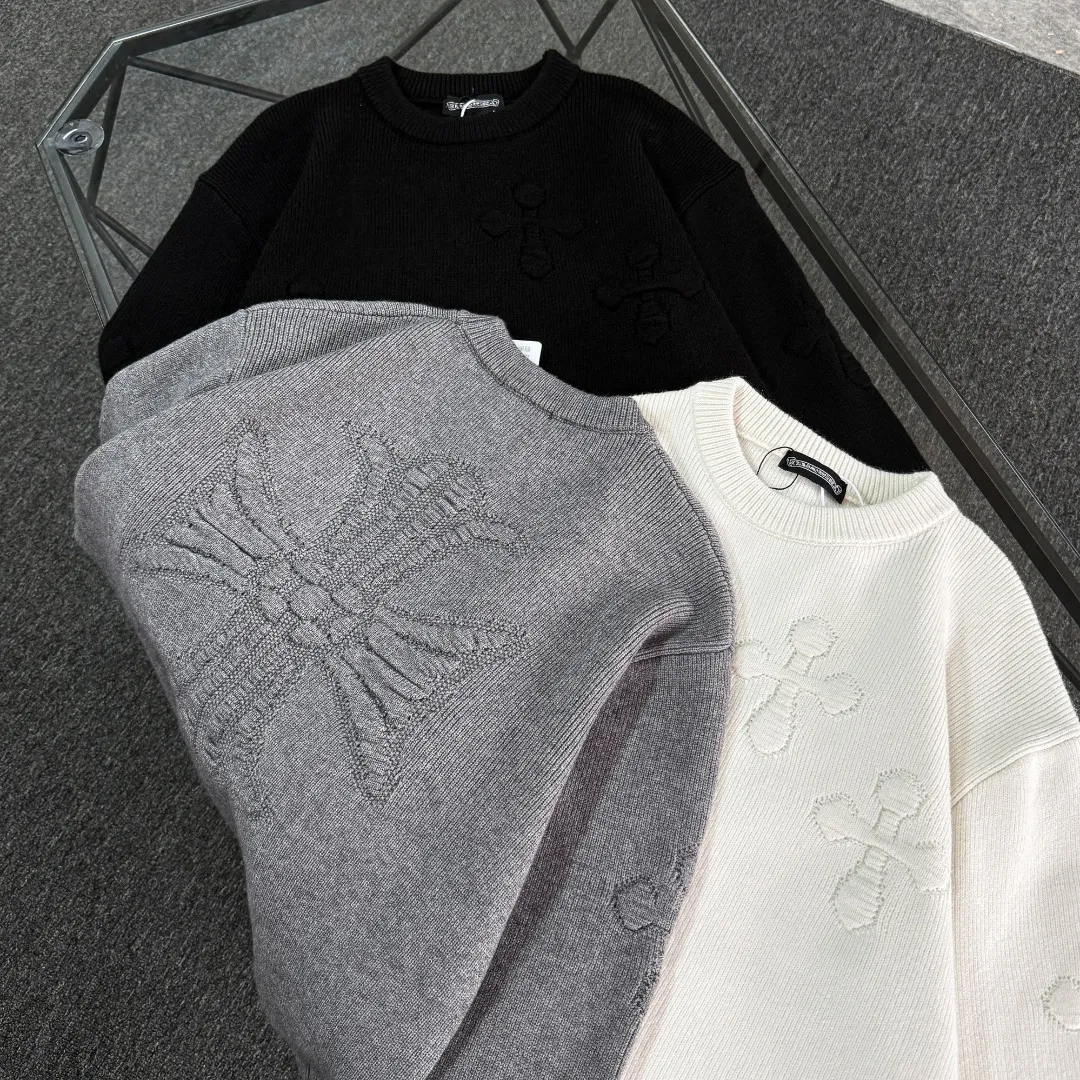 P290 Chrome Hearts 26 high-version wool knitted round-neck sweaters. High-end custom-made 500g sweater fabric. No deformation, no shrinkage, complete with three labels, same style for men and women. Process: The wool is knitted by a 7-needle imported machine. Color: 3 colors. SIZE: XS-L